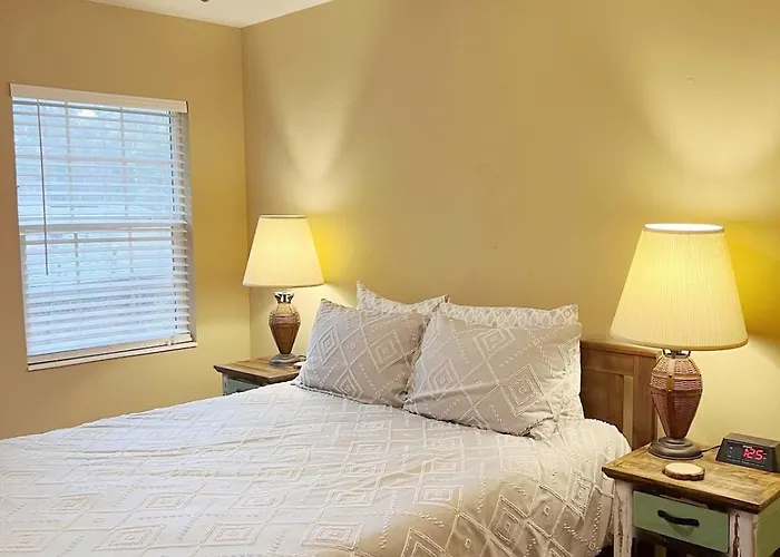 Rosemary Terrace Retreat 3bd, Pool, Pet-friendly Tallahassee