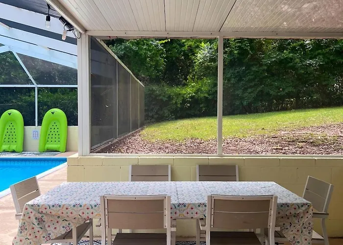 Rosemary Terrace Retreat 3bd, Pool, Pet-friendly Holiday home *
