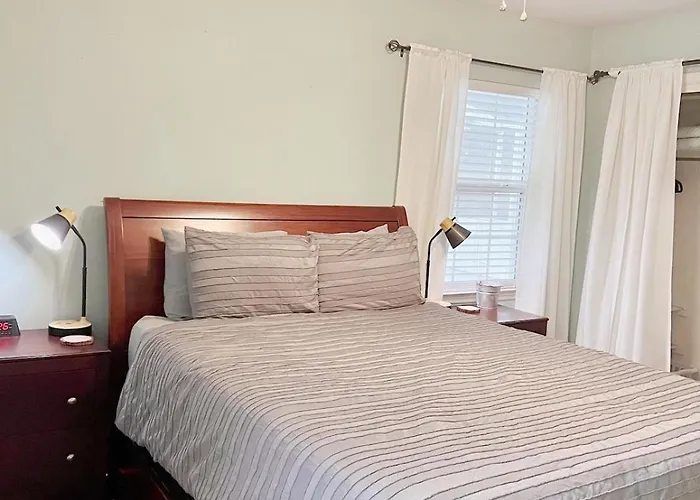 Holiday home Rosemary Terrace Retreat 3bd, Pool, Pet-friendly *