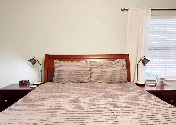 Rosemary Terrace Retreat 3bd, Pool, Pet-friendly Holiday home