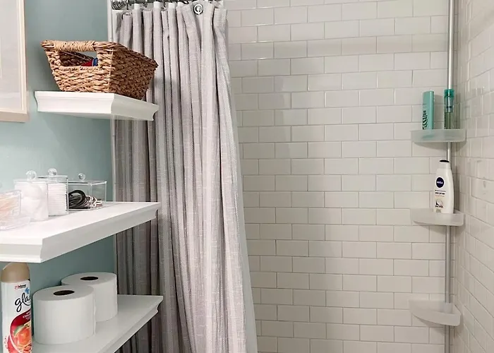 Rosemary Terrace Retreat 3bd, Pool, Pet-friendly Holiday home
