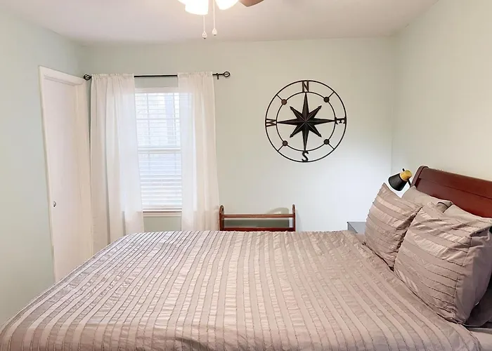Holiday home Rosemary Terrace Retreat 3bd, Pool, Pet-friendly