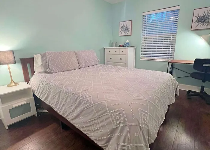 Rosemary Terrace Retreat 3bd, Pool, Pet-friendly Holiday home