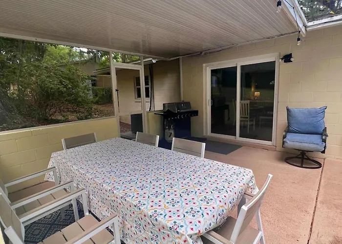 Rosemary Terrace Retreat 3bd, Pool, Pet-friendly Holiday home