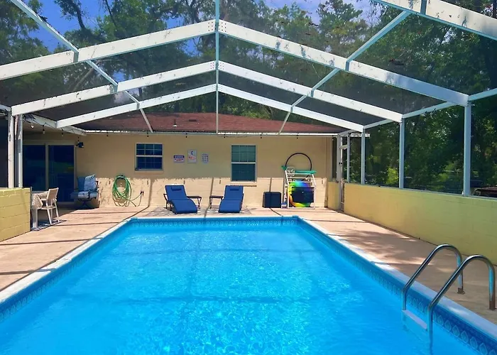 Rosemary Terrace Retreat 3bd, Pool, Pet-friendly Holiday home *