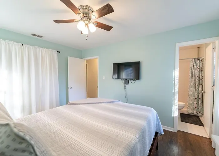 Holiday home Rosemary Terrace Retreat 3bd, Pool, Pet-friendly