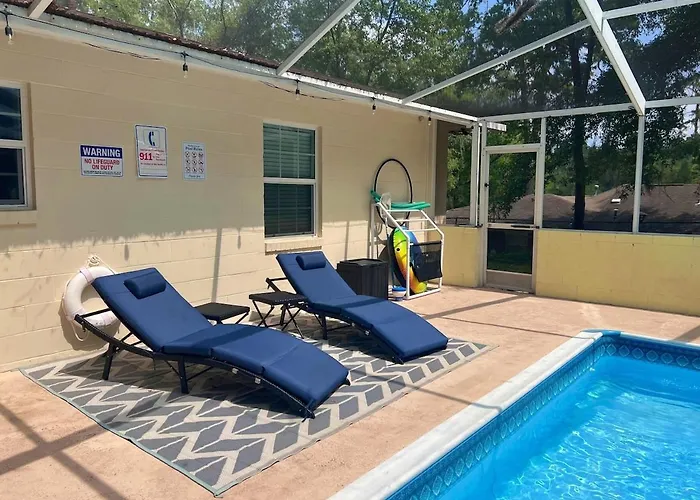 Rosemary Terrace Retreat 3bd, Pool, Pet-friendly Holiday home