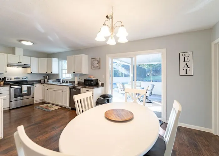 Holiday home Rosemary Terrace Retreat 3bd, Pool, Pet-friendly