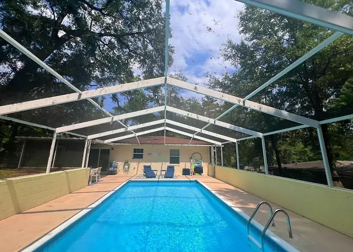 Rosemary Terrace Retreat 3bd, Pool, Pet-friendly Holiday home