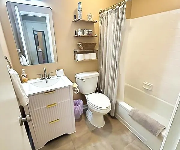 Holiday home Rosemary Terrace Retreat 3bd, Pool, Pet-friendly *