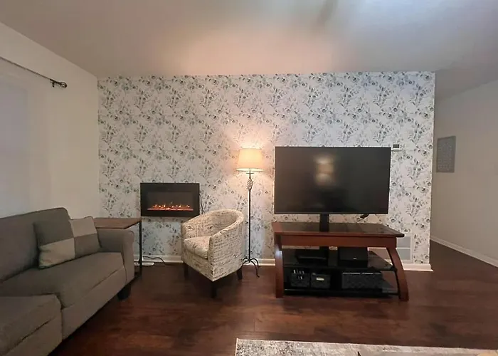 Rosemary Terrace Retreat 3bd, Pool, Pet-friendly