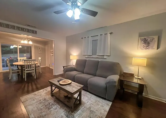 Rosemary Terrace Retreat 3bd, Pool, Pet-friendly Holiday home Tallahassee
